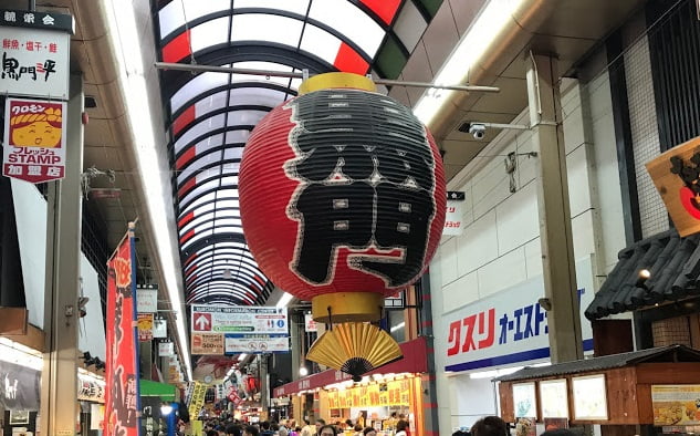 大阪 難波の黒門市場で食べ歩き 朝ごはん ランチにおすすめのグルメ選